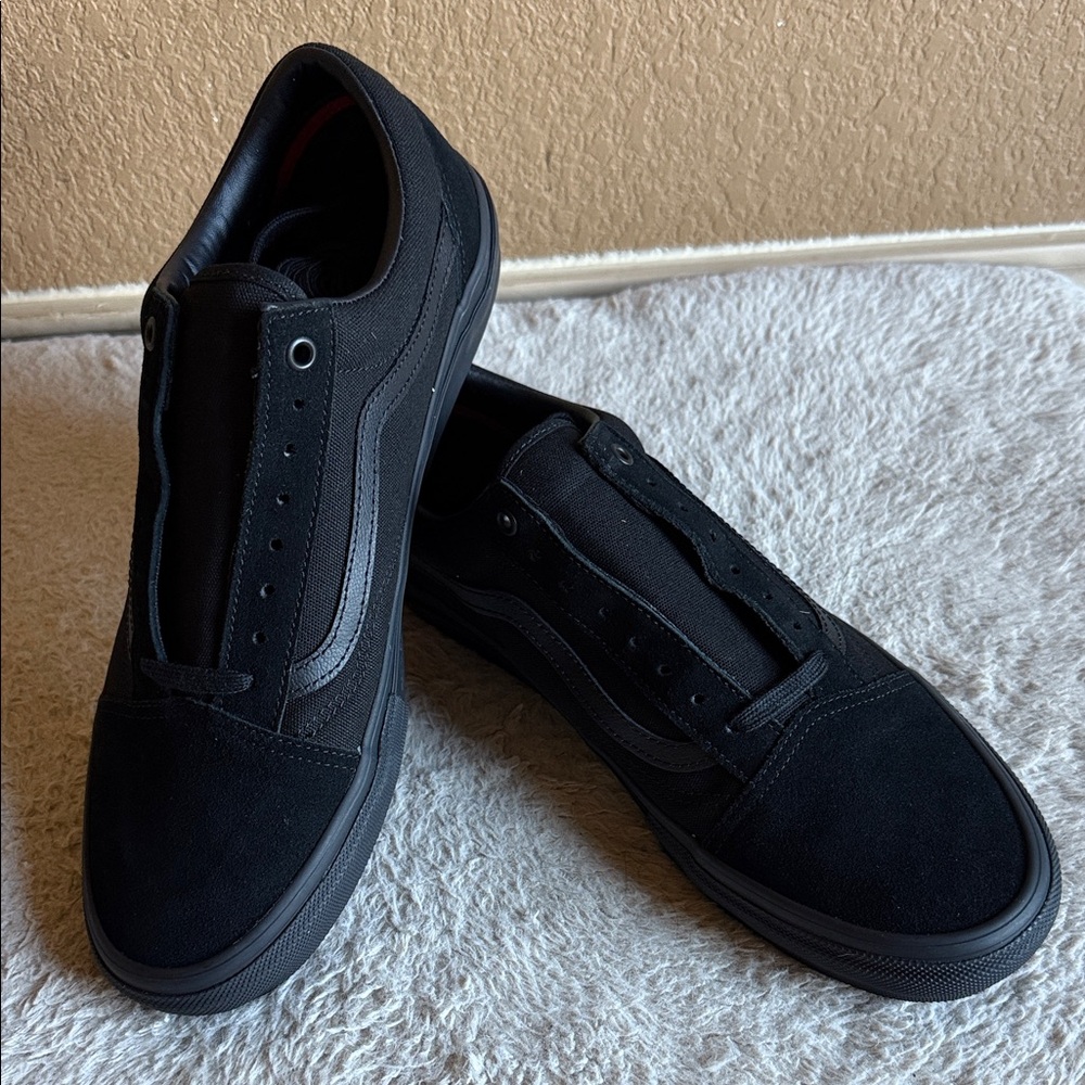 Vans Classic Black Men's Sneakers new in box